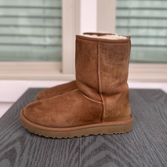 UGG Classic Short II - Picture 5 of 7